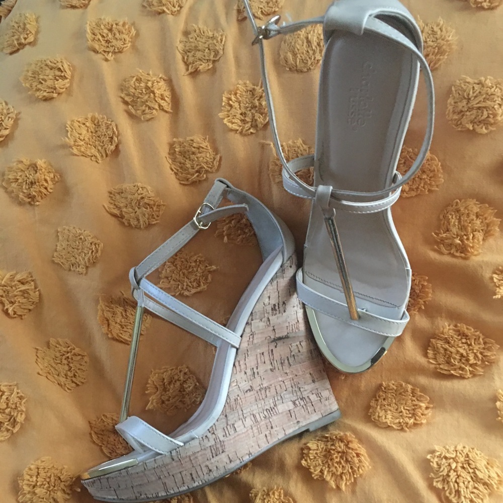 Nude and gold wedges
